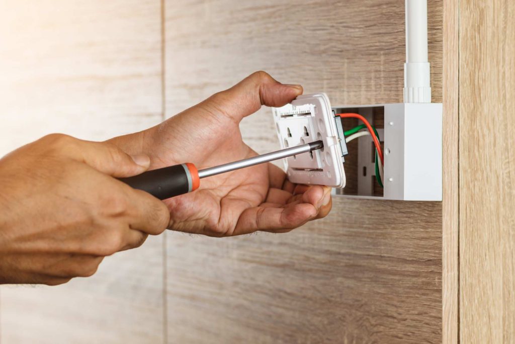 homeguide electrician replacing electrical outlet